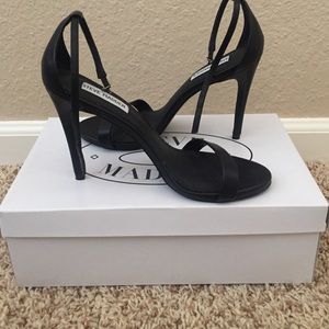 Gorgeous Black Steve Madden stecy heel.