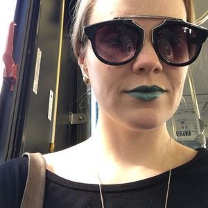 Meet your Posher, Alexis