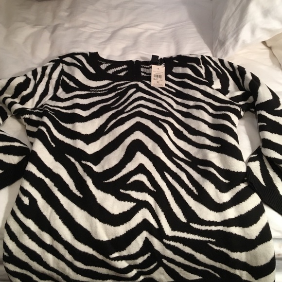 Great chic sweater for fall look - Picture 4 of 4