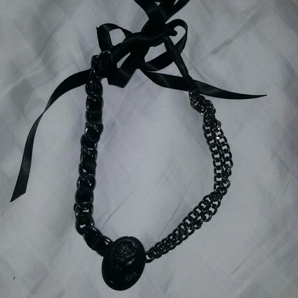 Mac Cameo necklace
