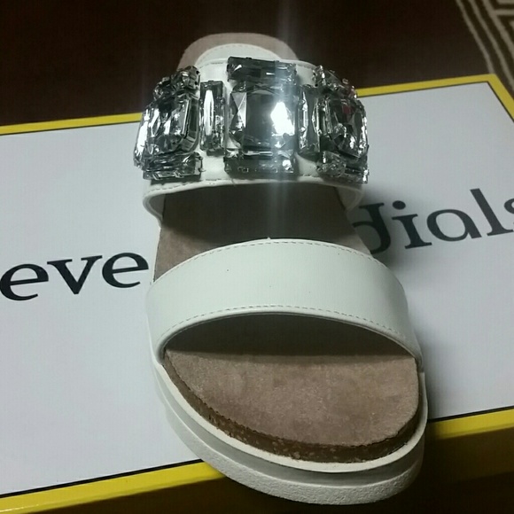 Sandals - Picture 2 of 3