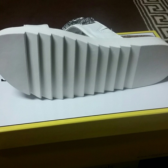 Sandals - Picture 3 of 3