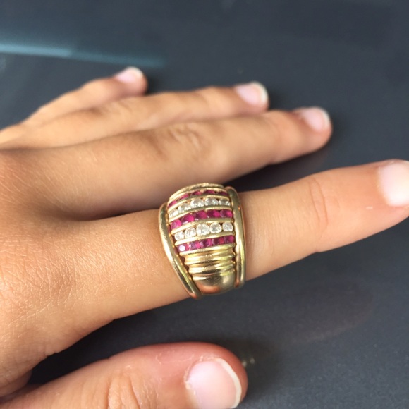 Gold ring!! - Picture 2 of 3