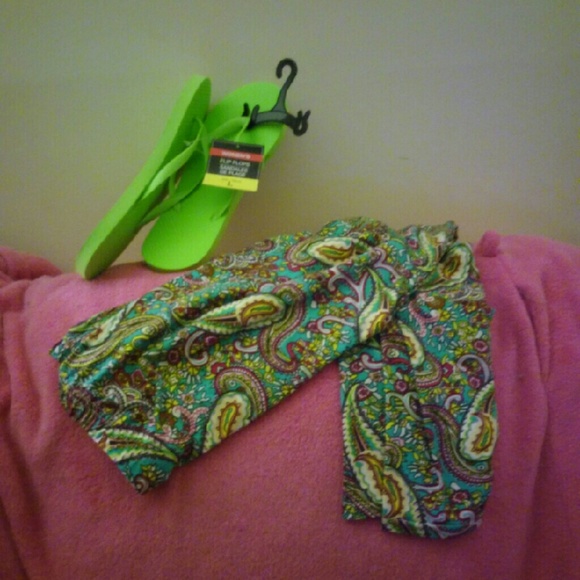 Print Leggings with Flip Flops included