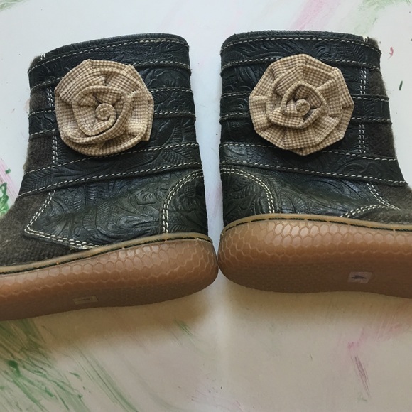 SOLD****Livie & Luca boots baby size 4 NWOT.