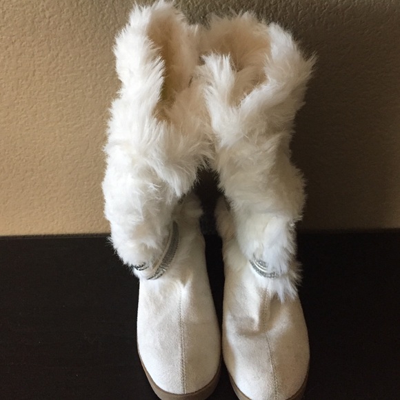 Kid's Stylist Shoes - Picture 1 of 2