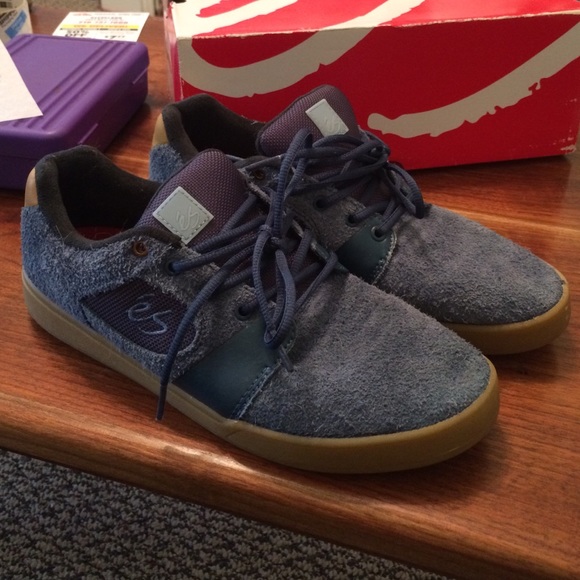 eS Accelerate in blue and gum skate shoe