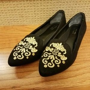 Embroidered gold smoking slippers / loafers