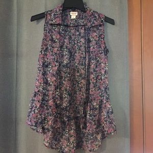 Floral button up sleeveless blouse.