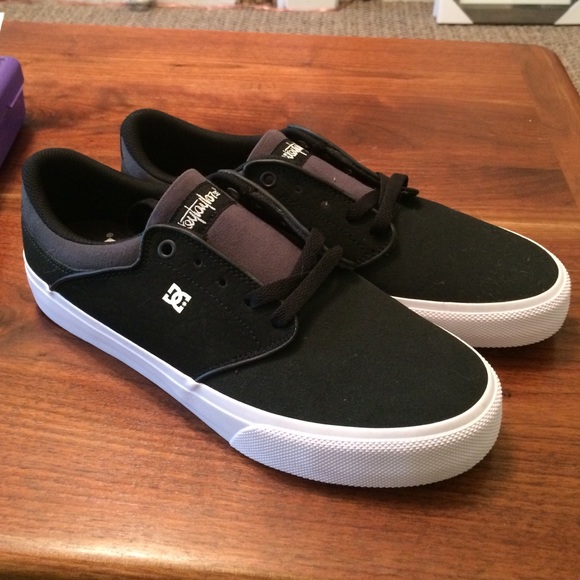 DC Mikey Taylor Vulc in black suede skate shoe