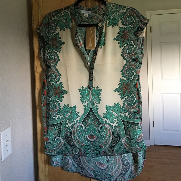 Jun&Ivy ladies blouse NWT!