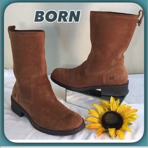 Born 🌻Gorgeous Chestnut Suede Boots