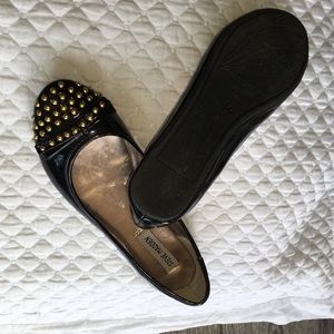 Steve Madden pre worn flats