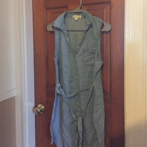Cotton denim-like chambray dress with belt.