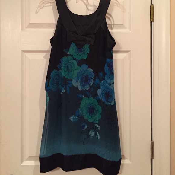 Dress - Picture 2 of 4