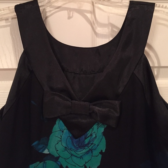 Dress - Picture 3 of 4