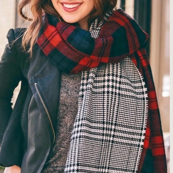 SALE! Tartan Fringe Scarf - Picture 3 of 3