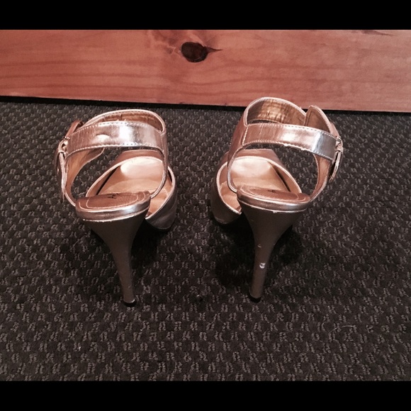 Gold High Heels - Picture 4 of 4