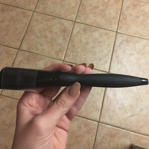 It Velvet Luxe Soft Focus Sculpting Brush 315 - Picture 2 of 2