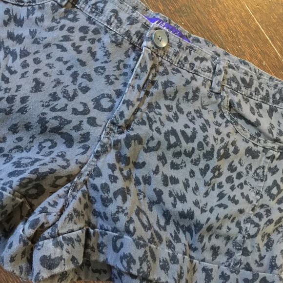 Shorts - Picture 2 of 2