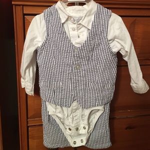 3 piece outfit with matching hat. 9 months.