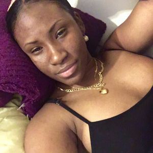 Meet your Posher, Dee