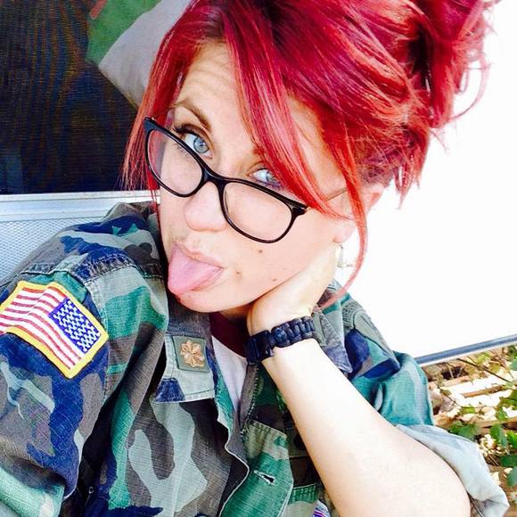 Meet your Posher, Chloé - Picture 1 of 1