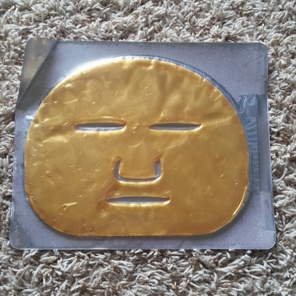 Brilliance New York gold face mask