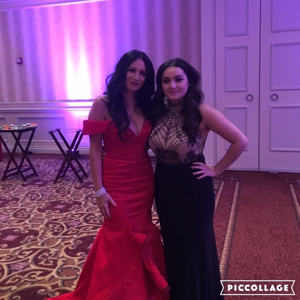 Mac Duggal - Picture 3 of 5