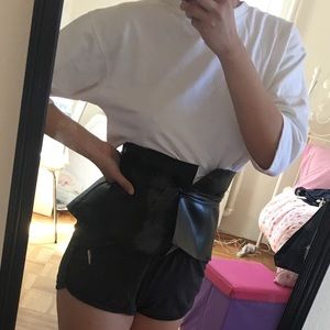 Cute Top with black leather belt