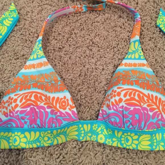 Victoria's Secret swimsuit halter push up small - Picture 3 of 4