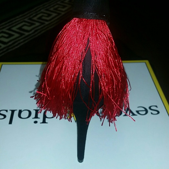 Heels - Picture 2 of 3