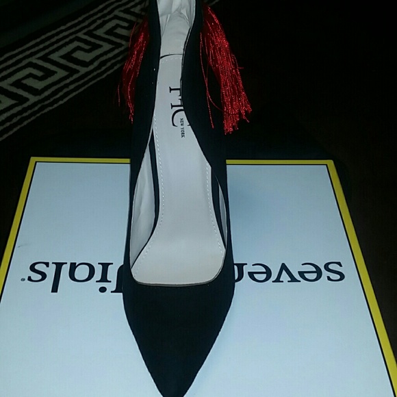 Heels - Picture 3 of 3