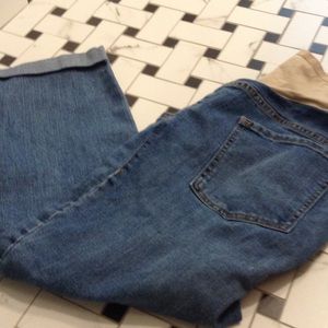 💕Med/light wash maternity capris