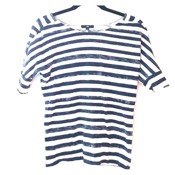 Quarter sleeve shirt