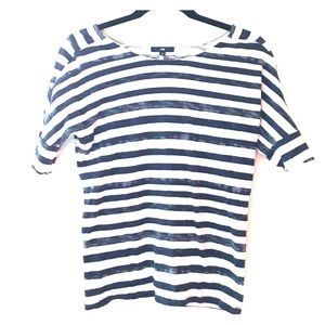 Quarter sleeve shirt