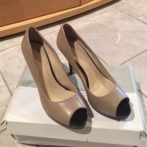 Nine West - SZ 7.5 - 4inches tall