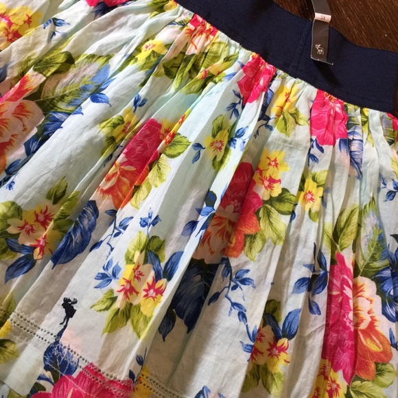 Skirt - Picture 2 of 3
