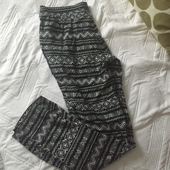H&M Pants - Aztec Pants H&M Pants - Aztec Pants