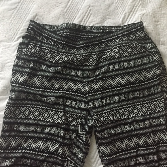 H&M Pants - Aztec Pants H&M Pants - Aztec Pants