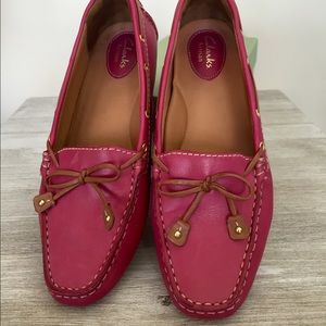 CLARKS Dunbar Racer 8.5 Fushia driving shoes