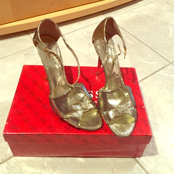 Guess by Mariano 7.5 Gold