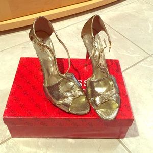 Guess by Mariano 7.5 Gold