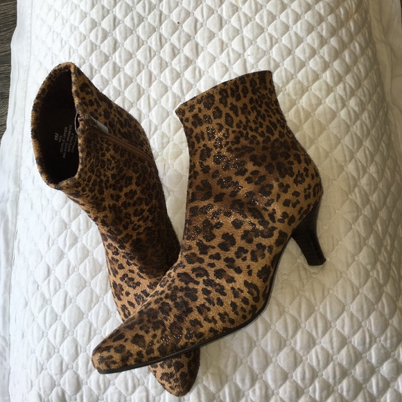Stretchy faux hair leopard print sz 6 booties - Picture 1 of 3