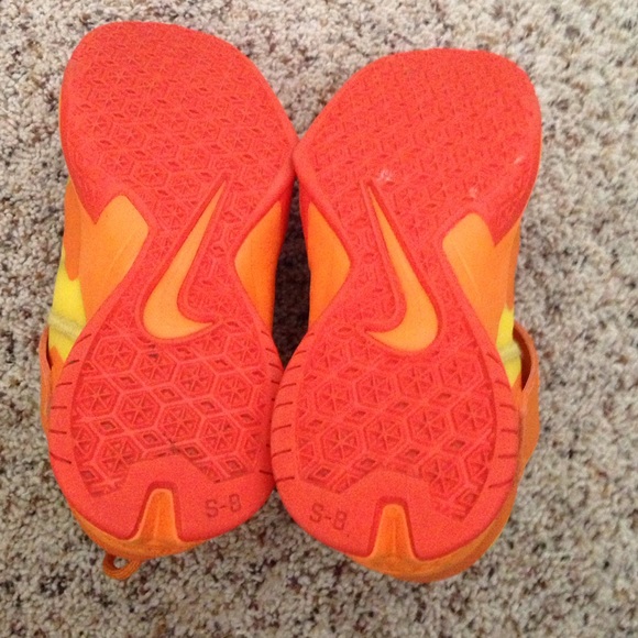 Nike LeBron basketball shoes girls or boys size 6y - Picture 3 of 4