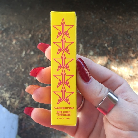 Jeffree Star Liquid Lipstick in Queen Bee