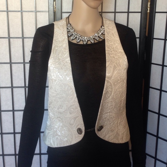 Women's Vest with Button and Ivory Embroidery