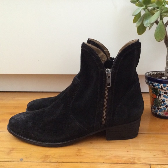Seychelles Lucky Penny Black Suede Bootie, Size 8