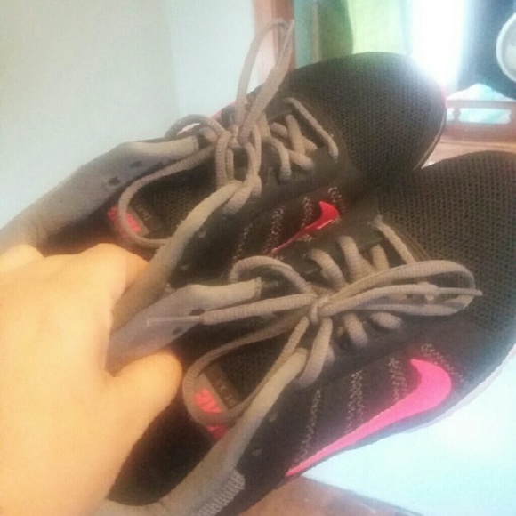 Nike shoes - Picture 1 of 2