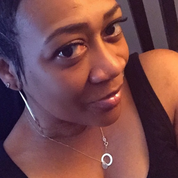 Meet your Posher, Tina - Picture 1 of 1